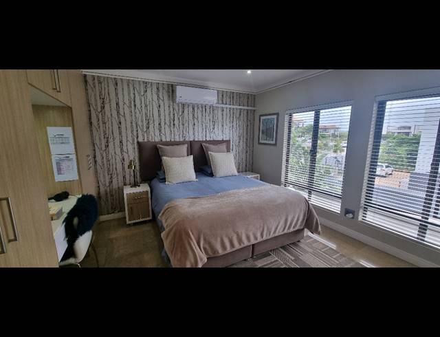 6 BEDROOM HOUSE FOR SALE IN IZINGA ESTATE